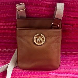 Michael Kors Crossbody Leather Purse🌸